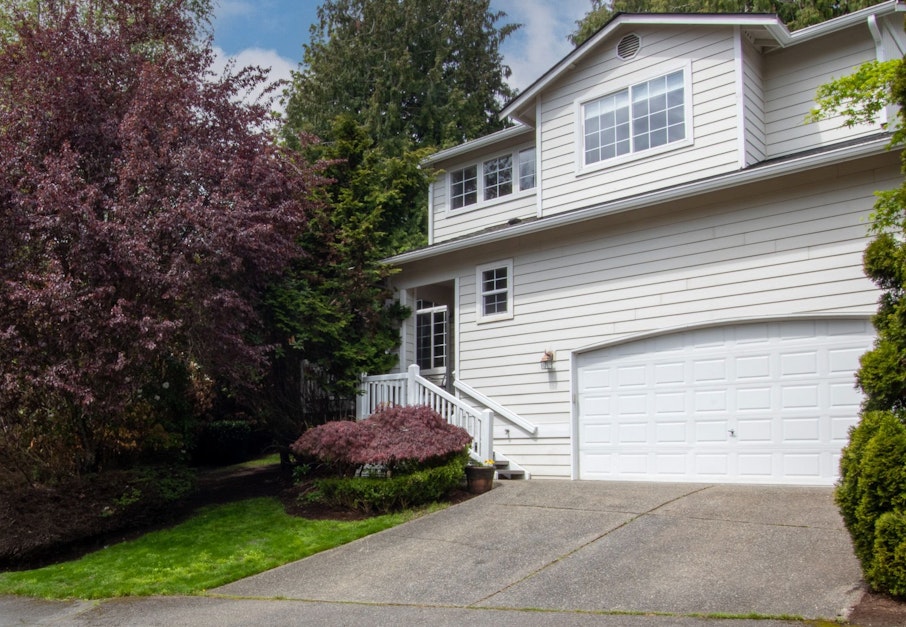 10616 Northeast 116th Street, Kirkland, WA 98034, Presented by Megan